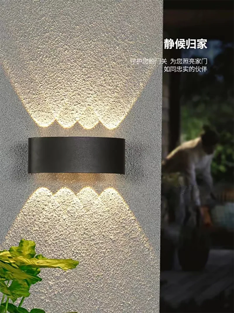 OUTDOOR WALL LIGHT